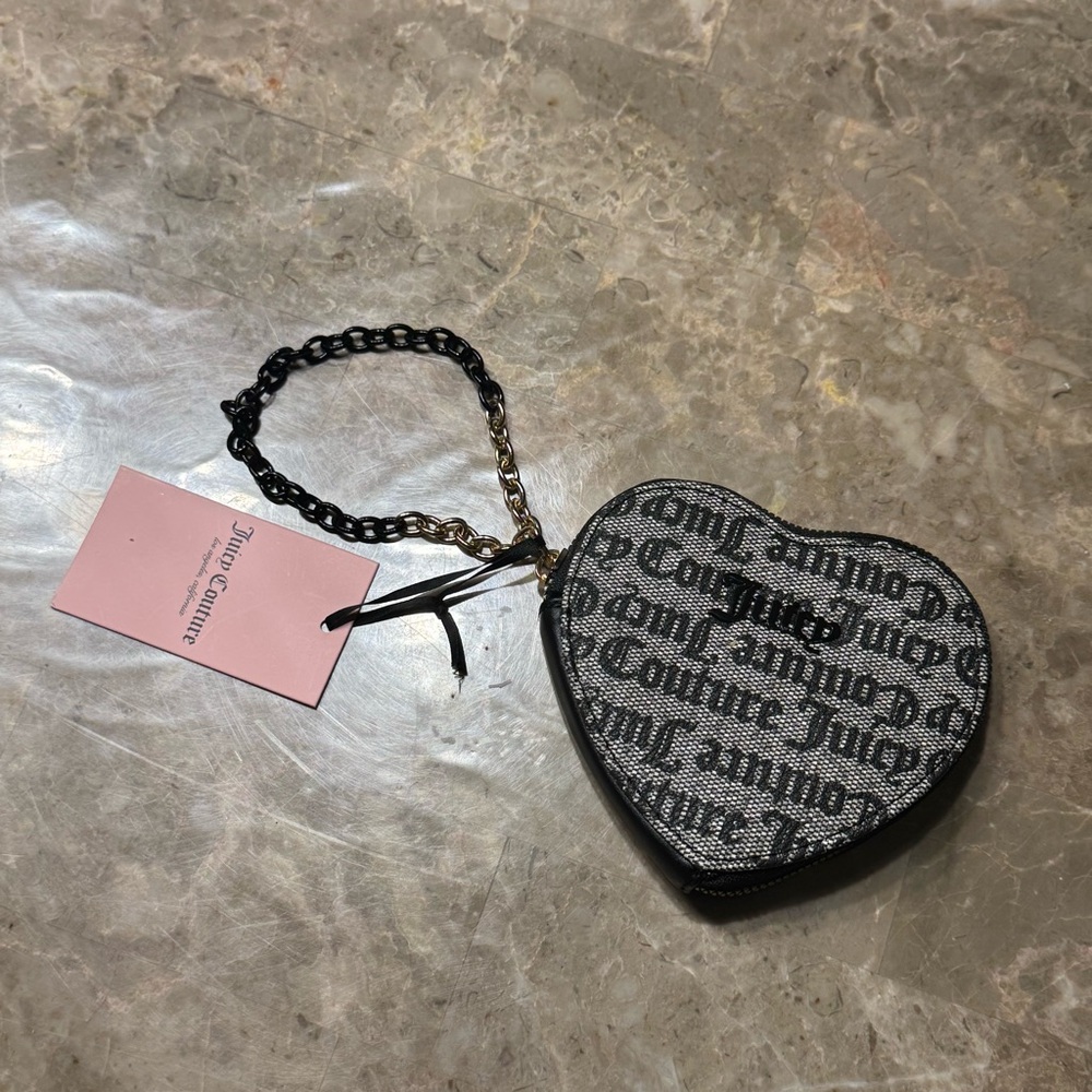 New Juicy Couture heart-shaped wristlet coin purse in black.
New with tags - Picture 2 of 5